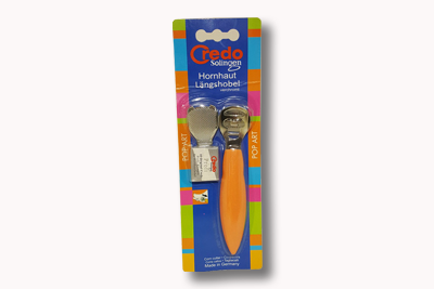 1 Callus Shaver with rubberized anti-slip handle.  10 Replacement Shaver blades and 1 Rasp attachment. 